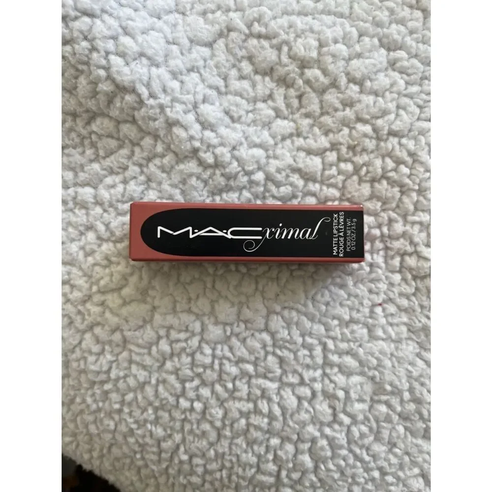 MACximal  Matte Lipstick -kinda sexy